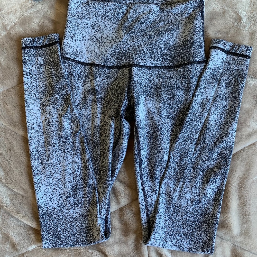 Lululemon leggings, wunder unders size 6